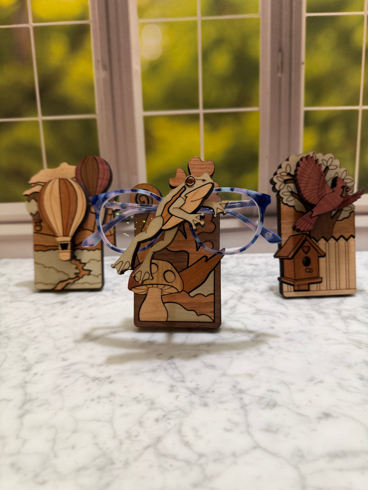 Eyeglasses holder