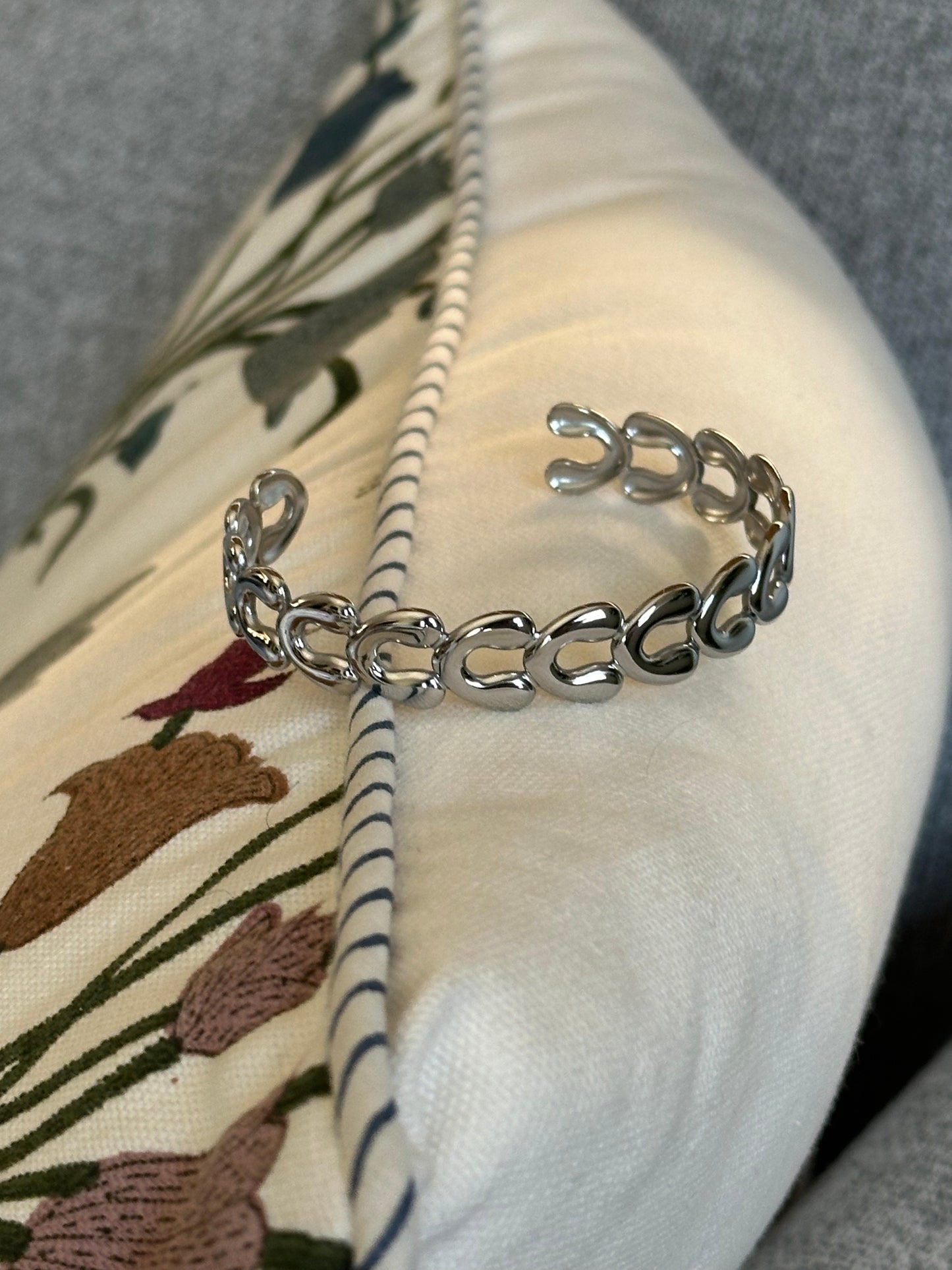 Sculpted V Bracelet