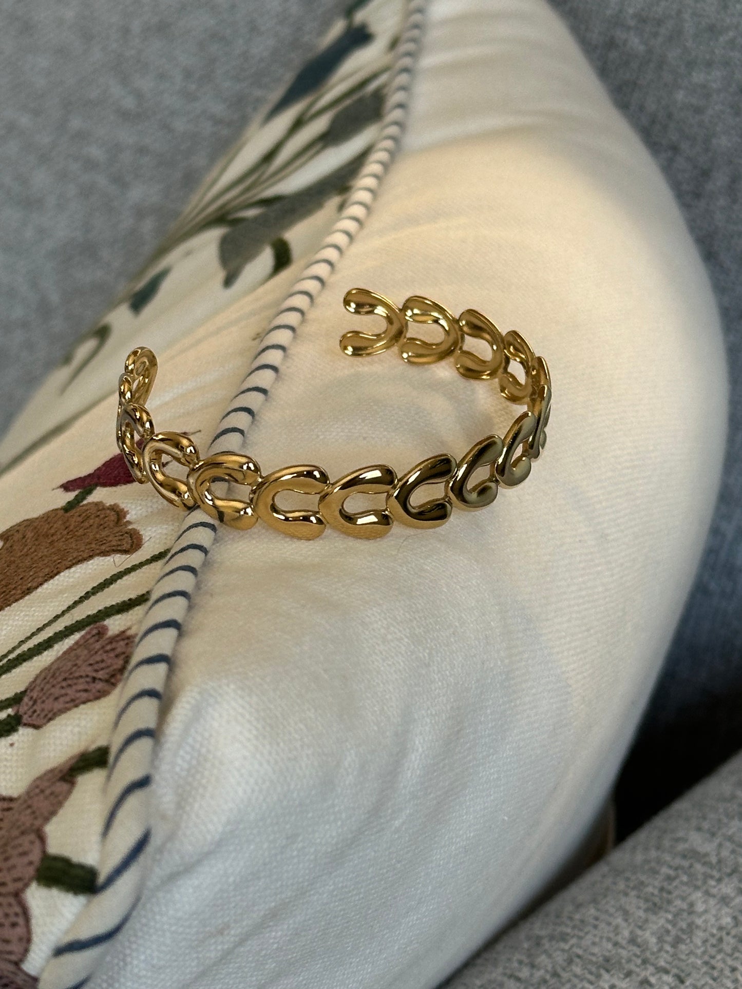 Sculpted V Bracelet
